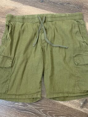Vince Mens army green linen blend cargo shorts XXL